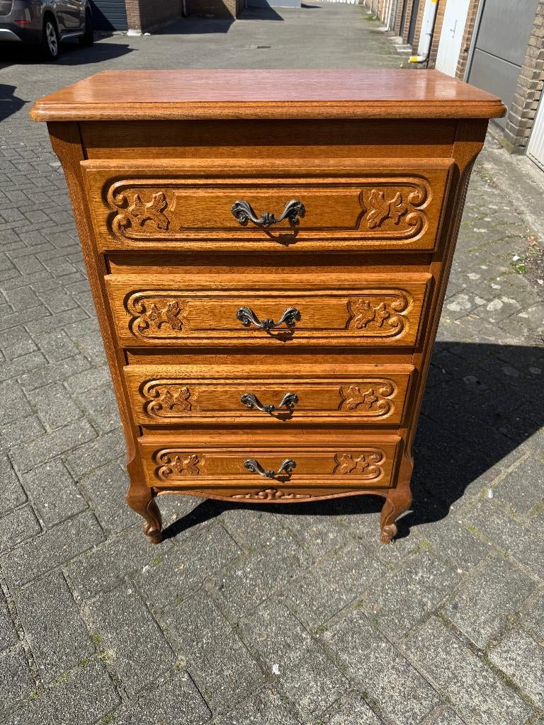 Commode vintage en bois - 4 tiroirs, Maison & Meubles, Armoires | Commodes, Utilisé, 100 à 150 cm, 3 ou 4 tiroirs, Enlèvement