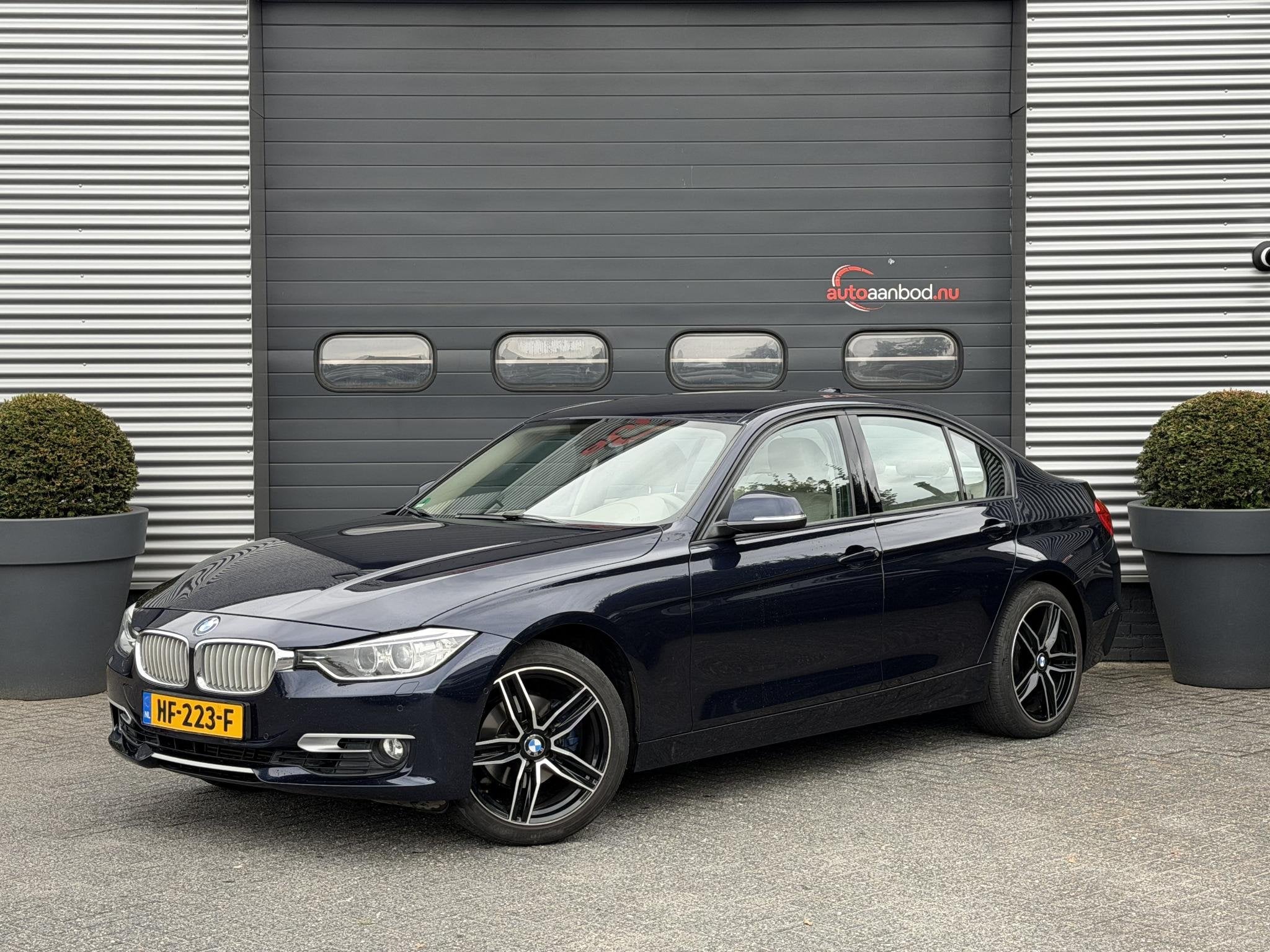 BMW 3-serie 320i High Executive, Autos, Achat, Entreprise, Boîte manuelle, 1375 kg