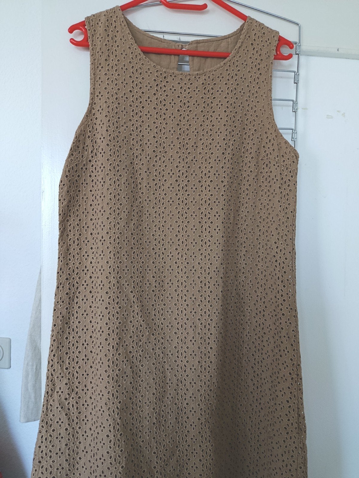 Robe beige taille medium, Kleding | Dames, Jurken, Ophalen of Verzenden, Beige
