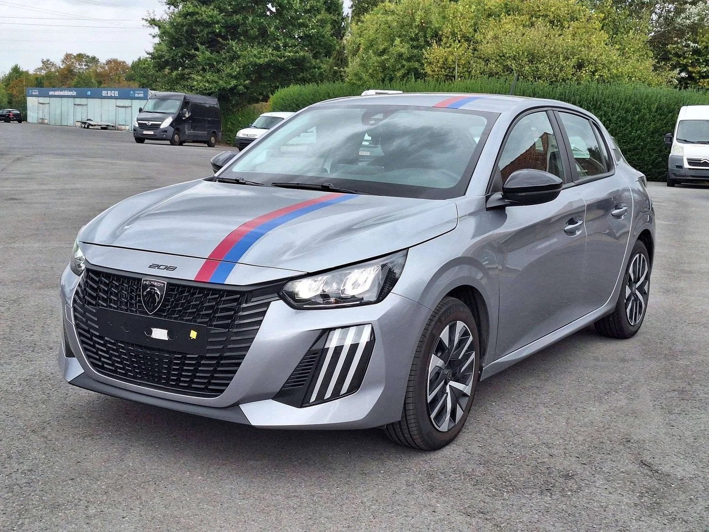 Peugeot 208 1.2i 100pk style 2025 (12000Netto+Btw/Tva), Autos, Peugeot, Argent ou Gris, Achat, Phares entièrement LED, Entreprise