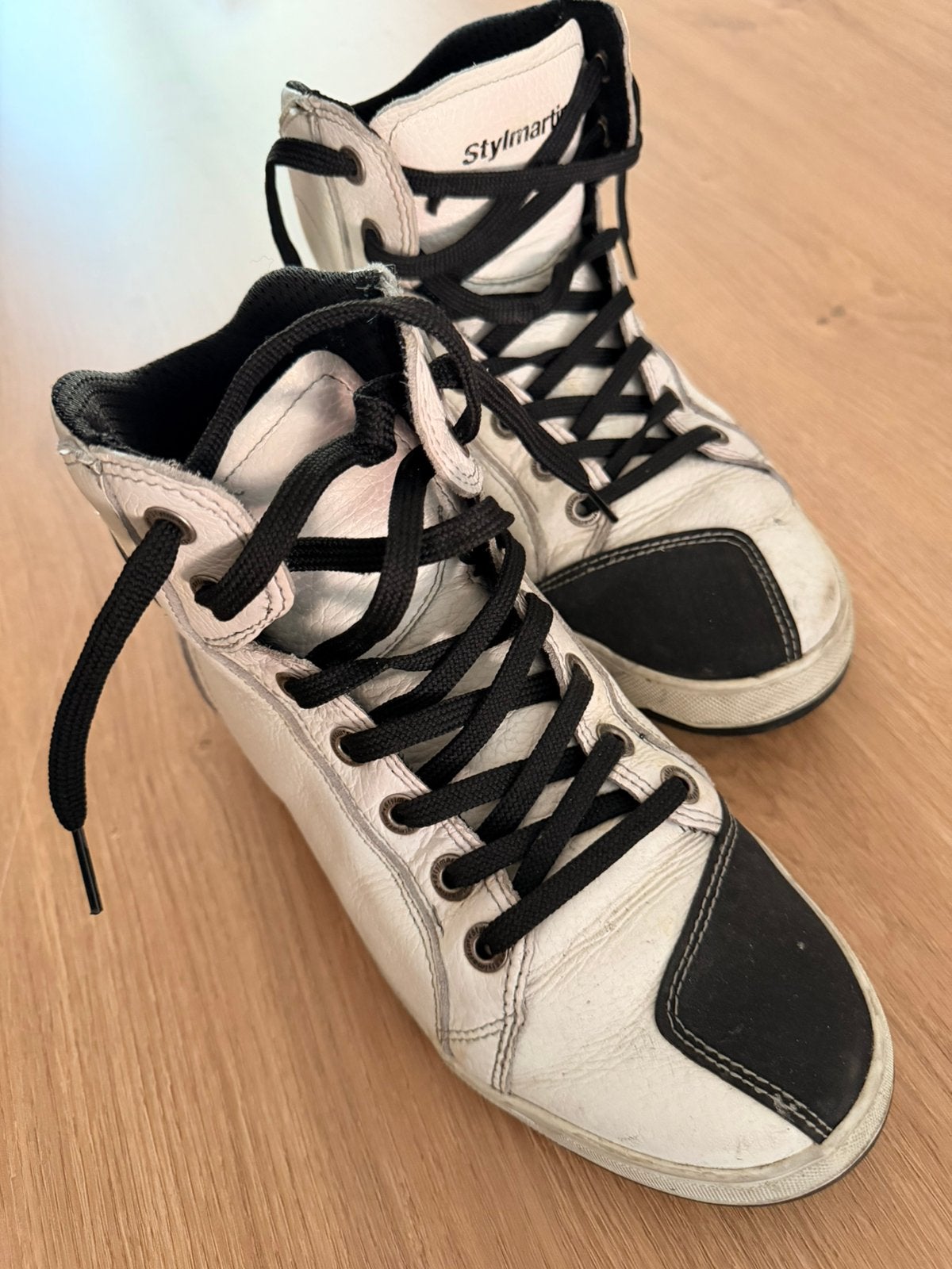 Basket moto, Enlèvement, Bottes