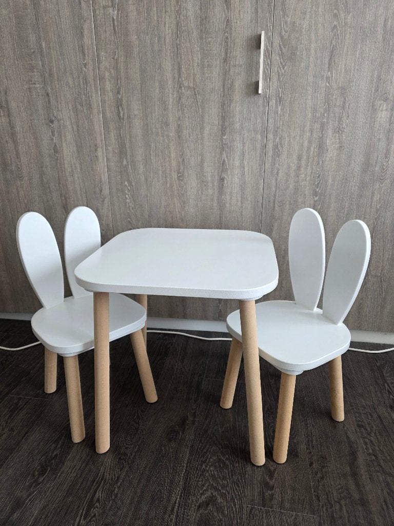 2 konijnenstoeltjes met tafeltje, Ophalen, Nieuw, Tafel(s) en Stoel(en)