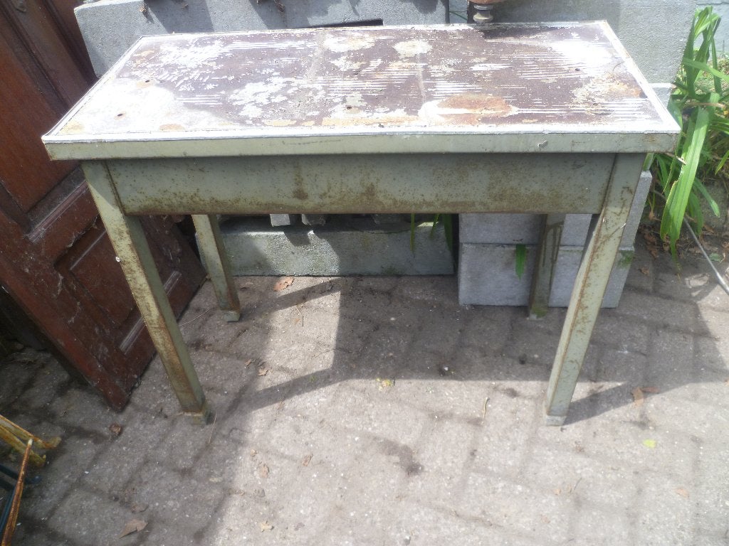 INDUSTRIEEL METALEN TAFELTJE, Antiek en Kunst, Ophalen