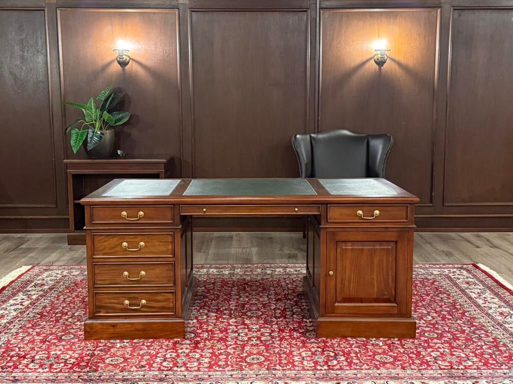 Klassiek Engels bureau #635, Huis en Inrichting, Ophalen of Verzenden, Zo goed als nieuw