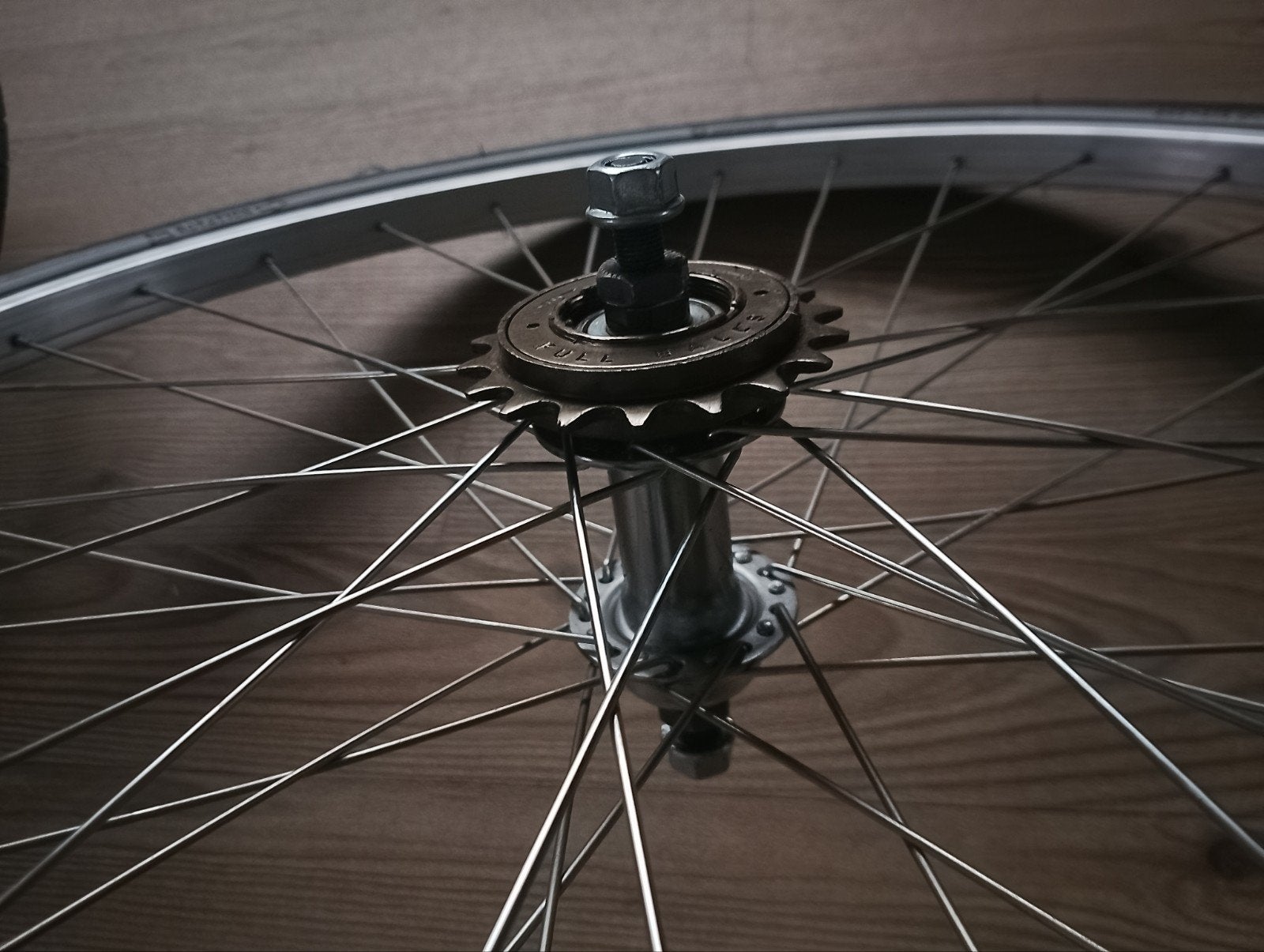 Wielen compleet, Ophalen, Stadsfiets