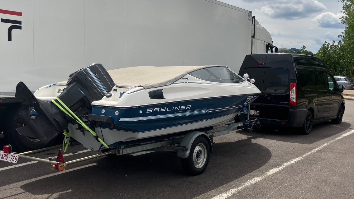 Mooie Bayliner capri bowrider 6 personen, Sports nautiques & Bateaux, Enlèvement ou Envoi, 90 ch, 70 à 120 ch, Démarrage électrique