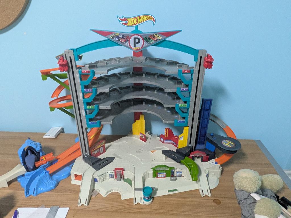 Garage Hot Wheels - 4 étages, Enfants & Bébés, Autre propulsion, Pièces, Enlèvement, Utilisé