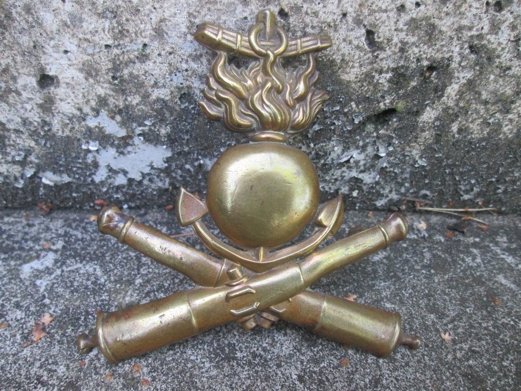 Frans sjako embleem Marine Artillerie gemerkt zeldzaam stuk., Ophalen of Verzenden, Marine