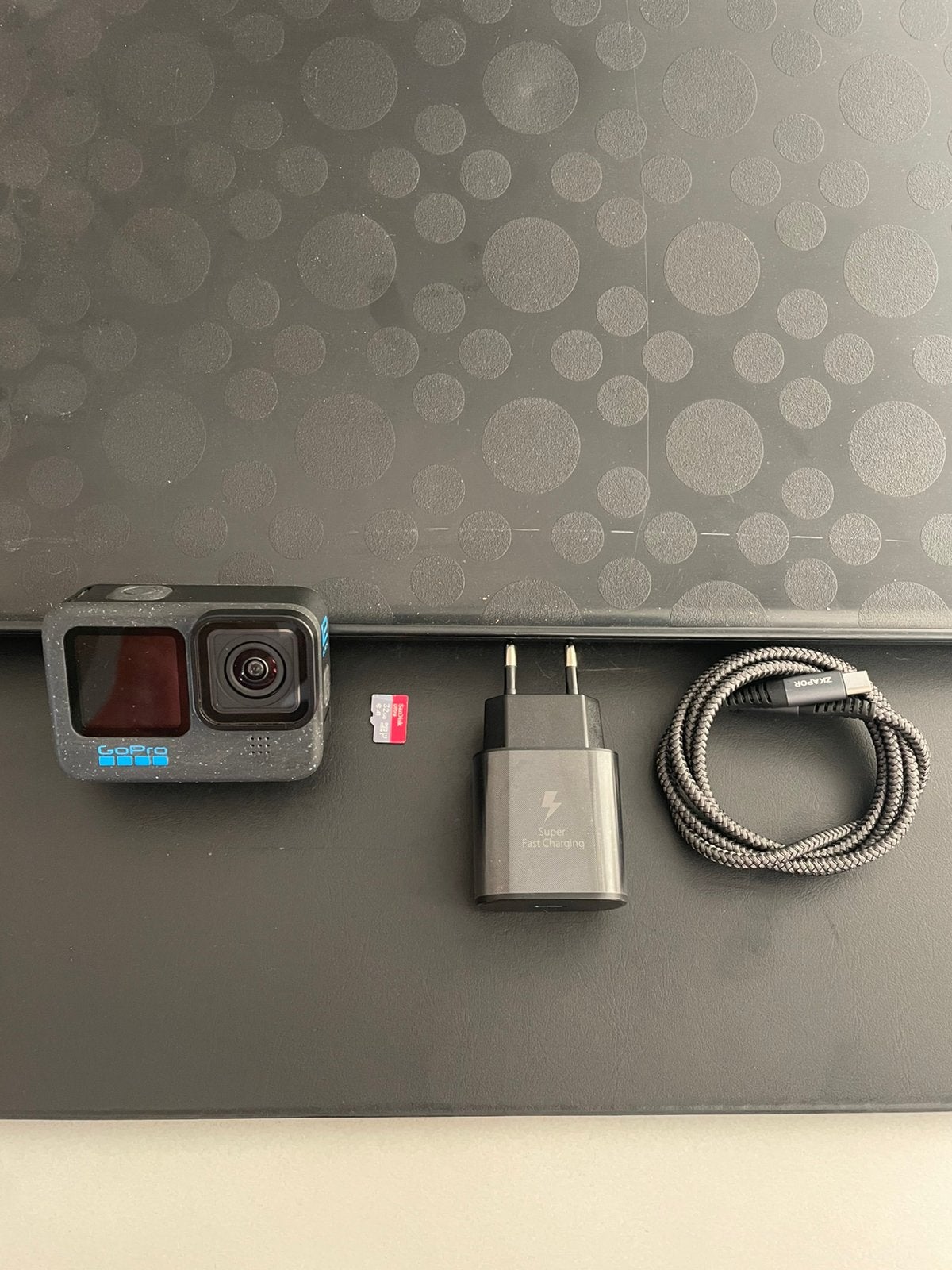 GoPro Hero 12 Black  + (MicroSD 32Go, Chargeur), Enlèvement ou Envoi, Comme neuf, GoPro