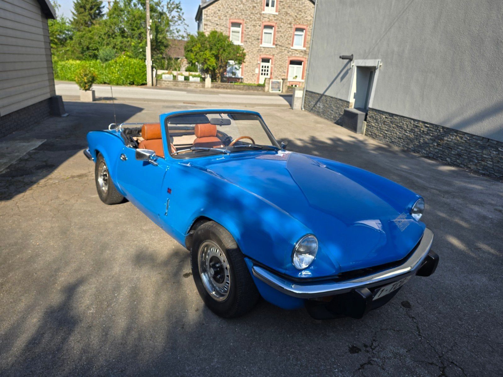Triumph spitfire 1500, Autos, Triumph, Particulier, Spitfire, Essence, Cabriolet, 2 portes, Boîte manuelle, Bleu, Brun, Cuir, Carnet d'entretien