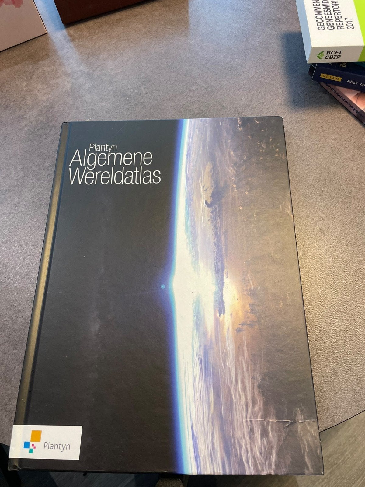 Algemene wereldatlas, Enlèvement ou Envoi