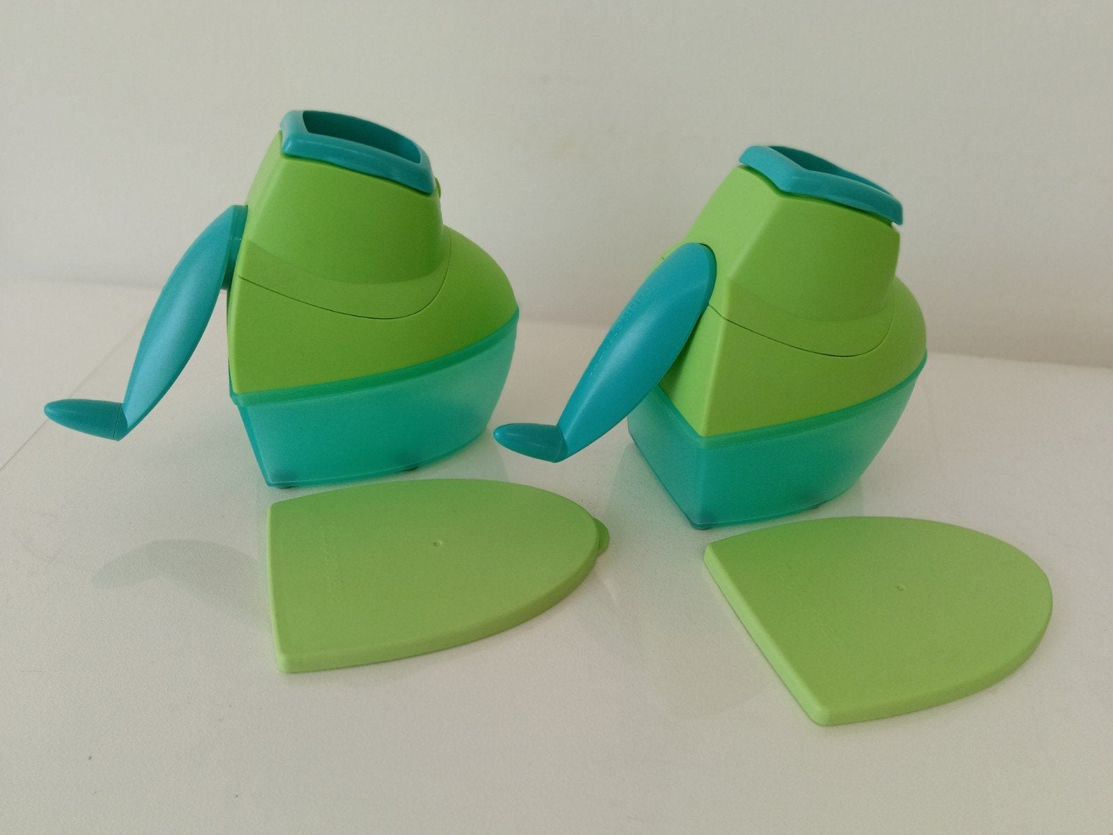 Tupperware Kaasrasp Kaasmolen. 2 beschikbaar. €15 per stuk, Ophalen of Verzenden, Groen, Met deksel