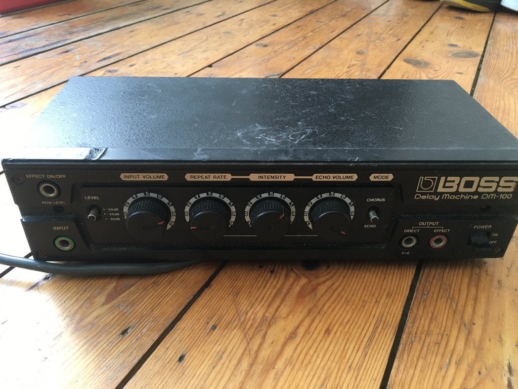 Delay analogue Boss DM 100, Musique & Instruments, Effets, Enlèvement, Utilisé, Delay ou Écho
