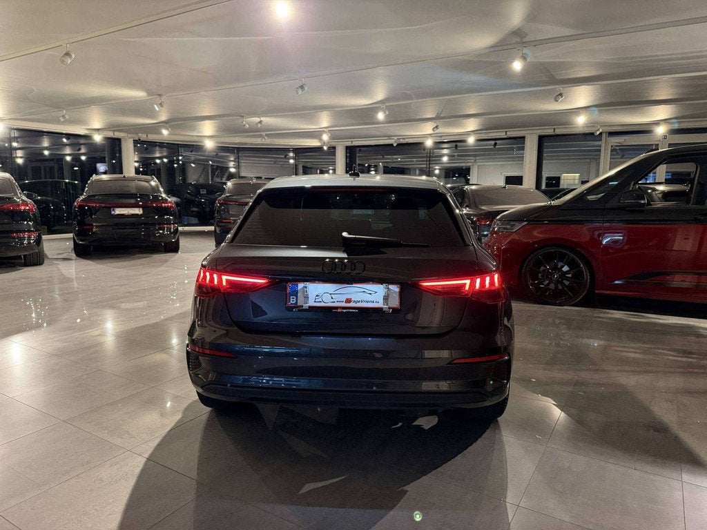 Audi A3 SOLD BIJ GARAGE VRIENS YVES BV! (bj 2023, automaat), Auto's, Audi, Stof, Gebruikt, 1770 kg, Adaptive Cruise Control