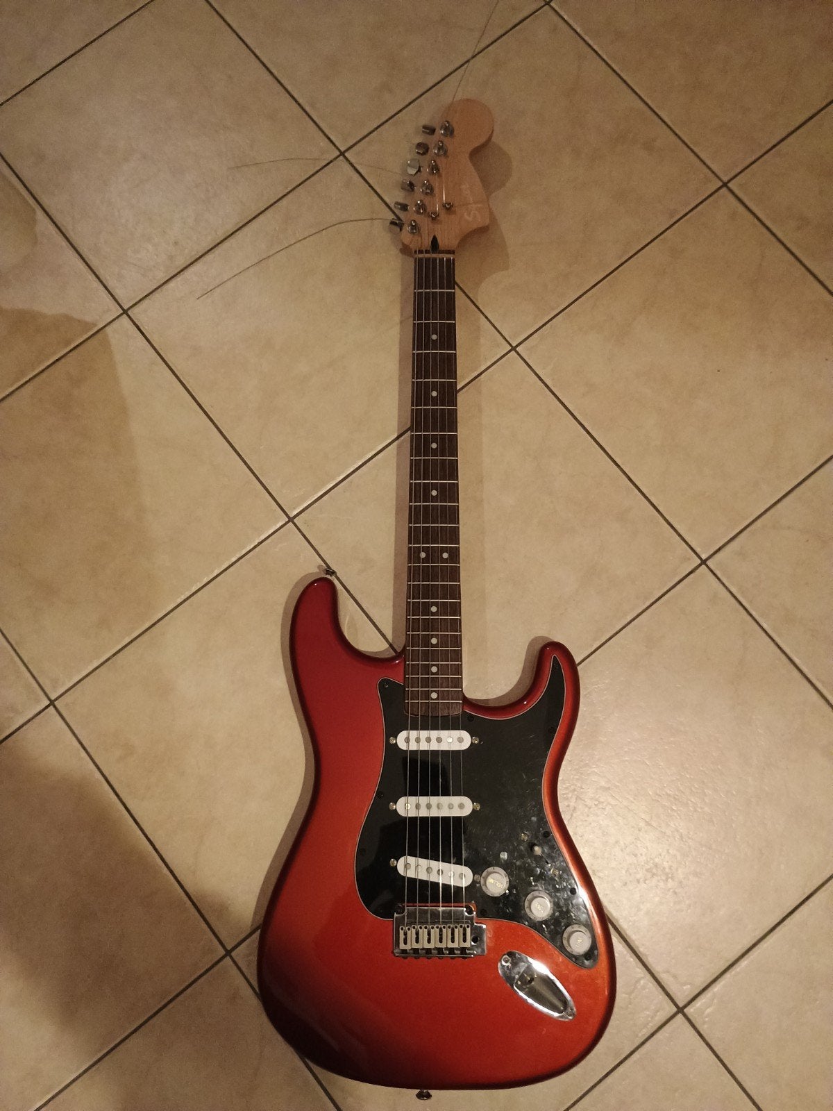 Squier standard/affinity series stratocaster tekoop/ruil, Musique & Instruments, Instruments à corde | Guitares | Électriques
