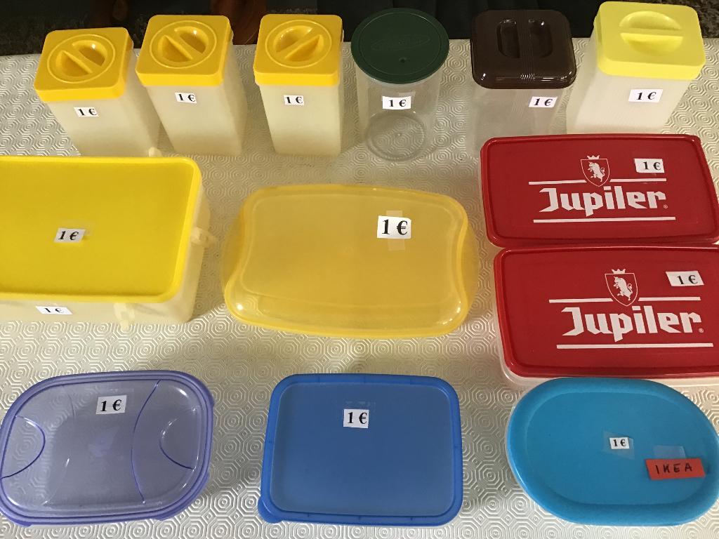 13 boîtes de rangement en plastique à 1 euro chacune, Maison & Meubles, Enlèvement ou Envoi, Comme neuf