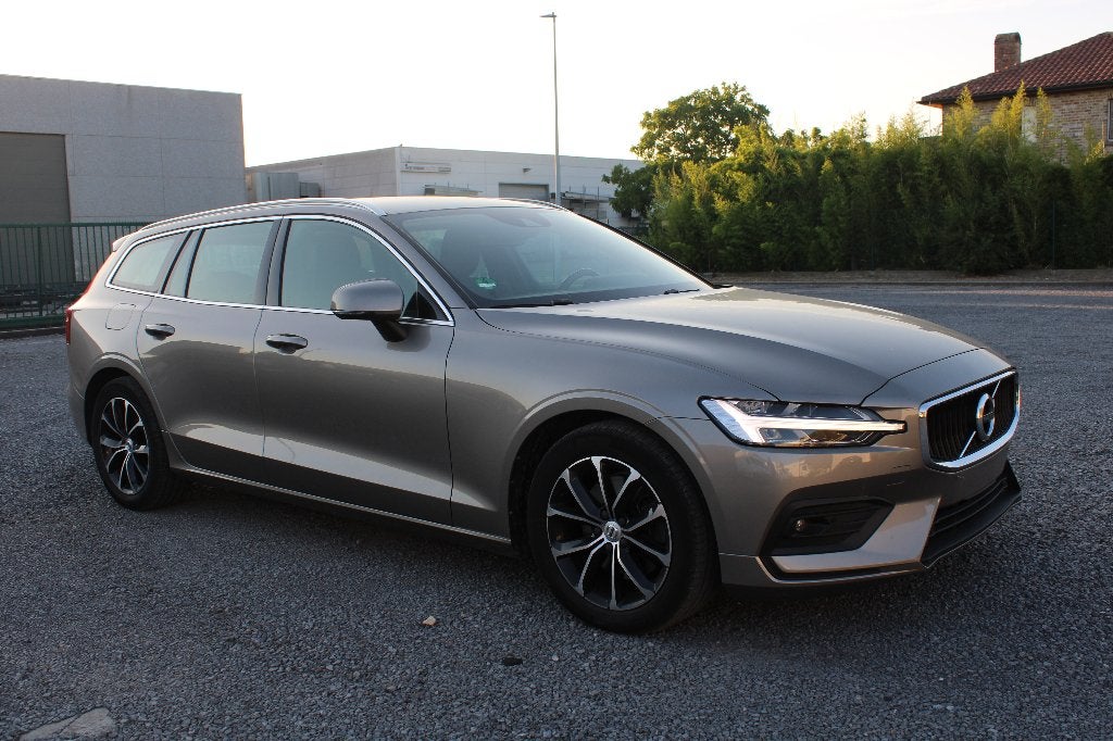 VOLVO V60 2.0 B3 MHEV *HEEL PROPER* NAVI CAMERA TREKHAAK CR, Autos, Volvo, Argent ou Gris, Euro 6, Entreprise, Noir