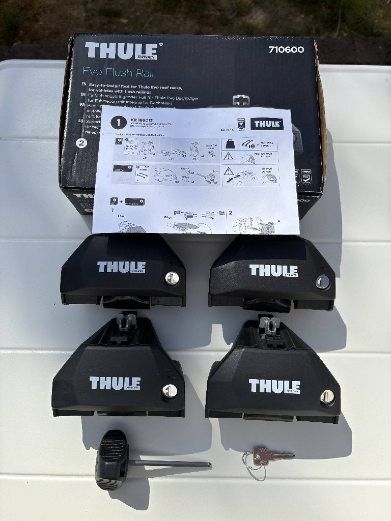 RAIL DE CHASSE THULE EVO 710600 + KIT 186013, Autos : Divers, Porte-bagages, Enlèvement ou Envoi, Comme neuf