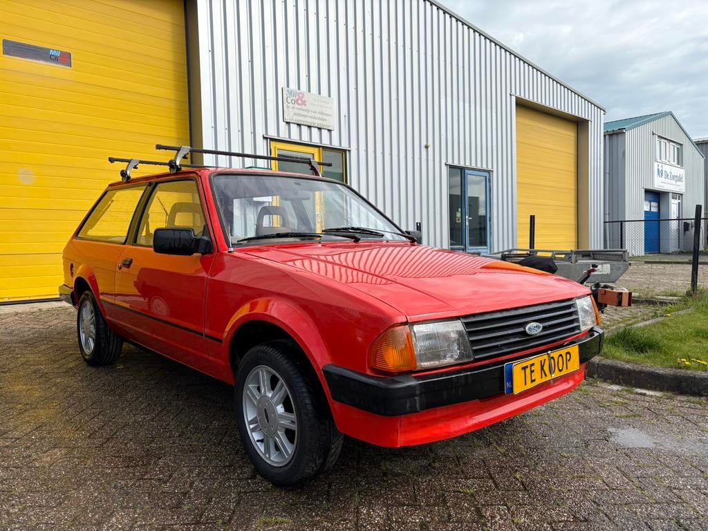 Ford Escort MK3 Turnier 1.3 1981, Autos, Oldtimers & Ancêtres, Rouge, Achat, Beige, Boîte manuelle