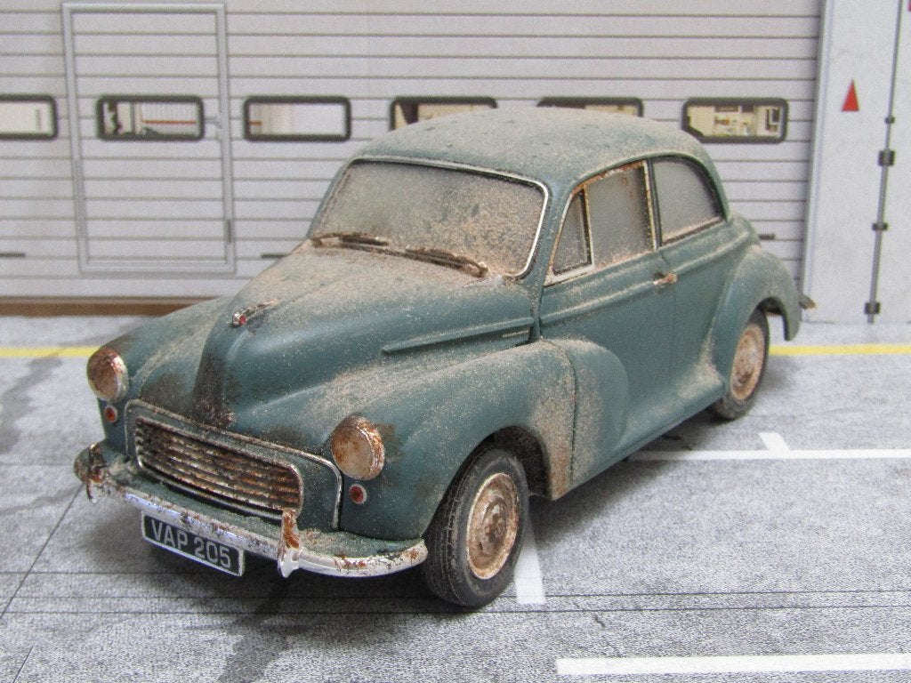 Morris Minor Saloon barnfind editie - 1/18, Enlèvement ou Envoi, Utilisé, Voiture, MiniChamps
