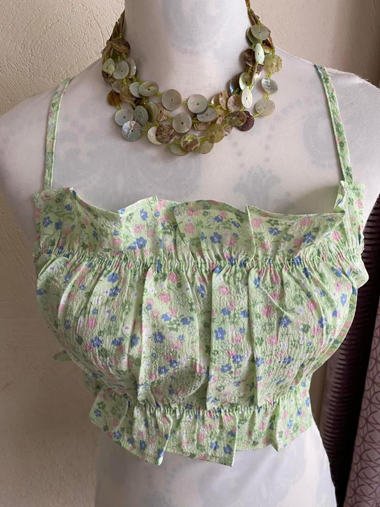 Crop top met verdeelde bloemen maat 40, Kleding | Dames, Ophalen of Verzenden, Zo goed als nieuw
