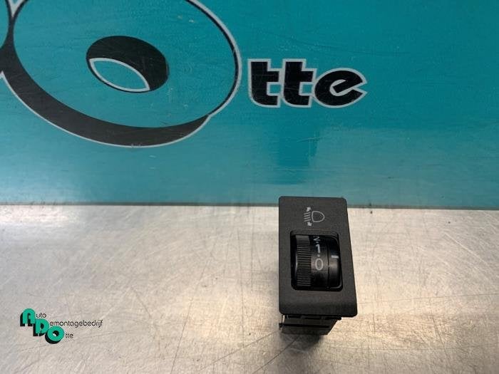 Commutateur phare hauteur réglable d'un Lexus IS 200 (IS 20, -, 3 mois de garantie, Lexus, Utilisé