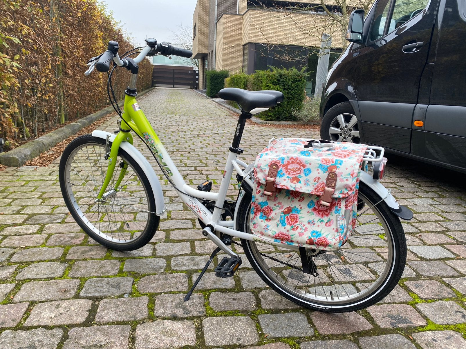 BNB Bike + tassen + helm, Fietsen en Brommers, Fietsen | Meisjes, Ophalen, Gebruikt, Velgrem, Versnellingen