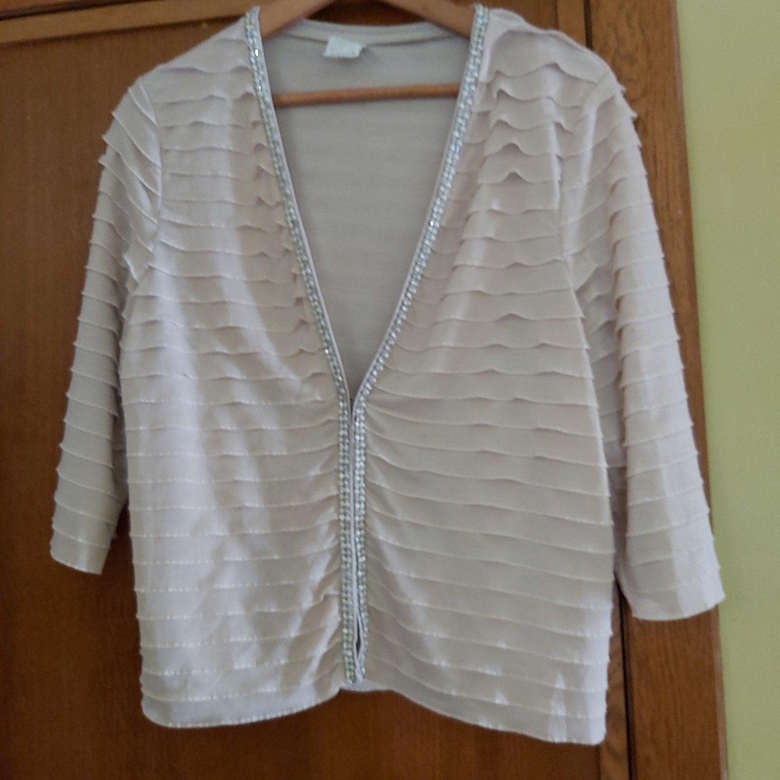 Prachtig vestje afgezet met pareltjes en steentjes large., Kleding | Dames, Gelegenheidskleding, Maat 42/44 (L), Ophalen of Verzenden