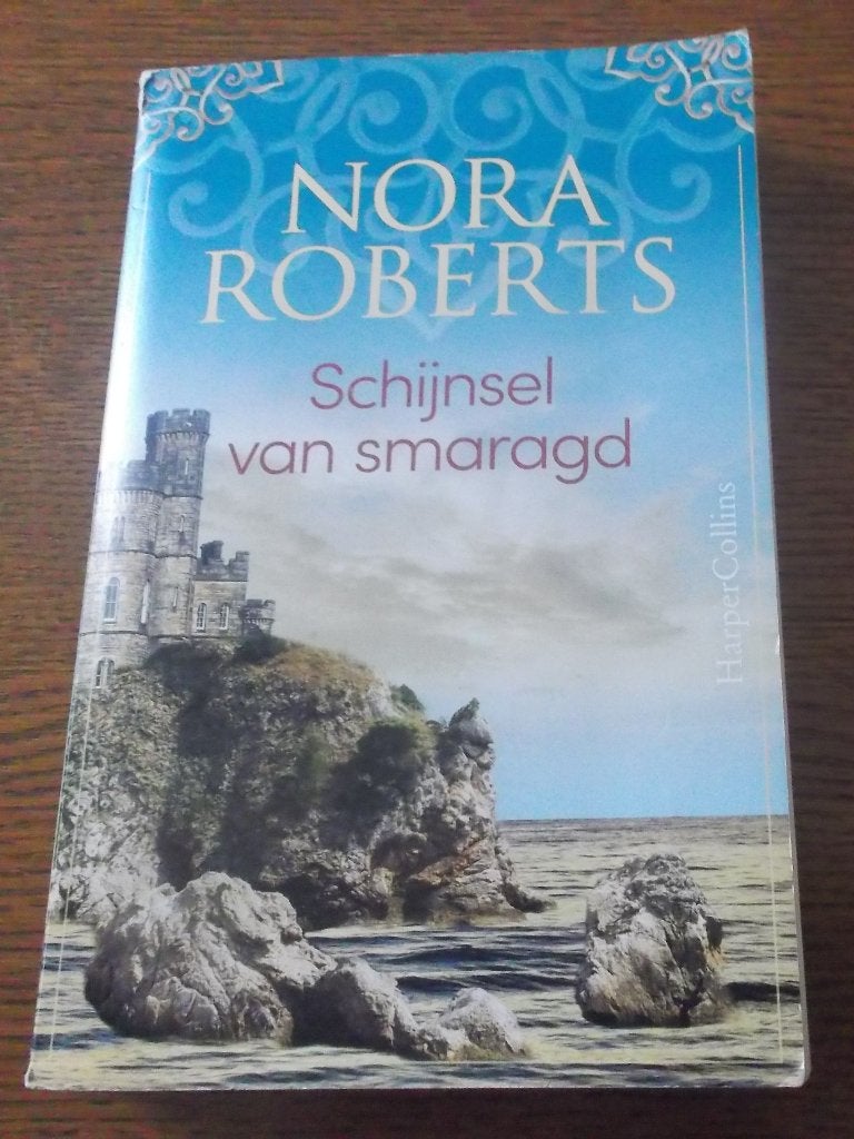 Schijnsel van smaragd (2 romans in 1 bundel) /Nora Roberts, Livres, Romans, Utilisé, Enlèvement