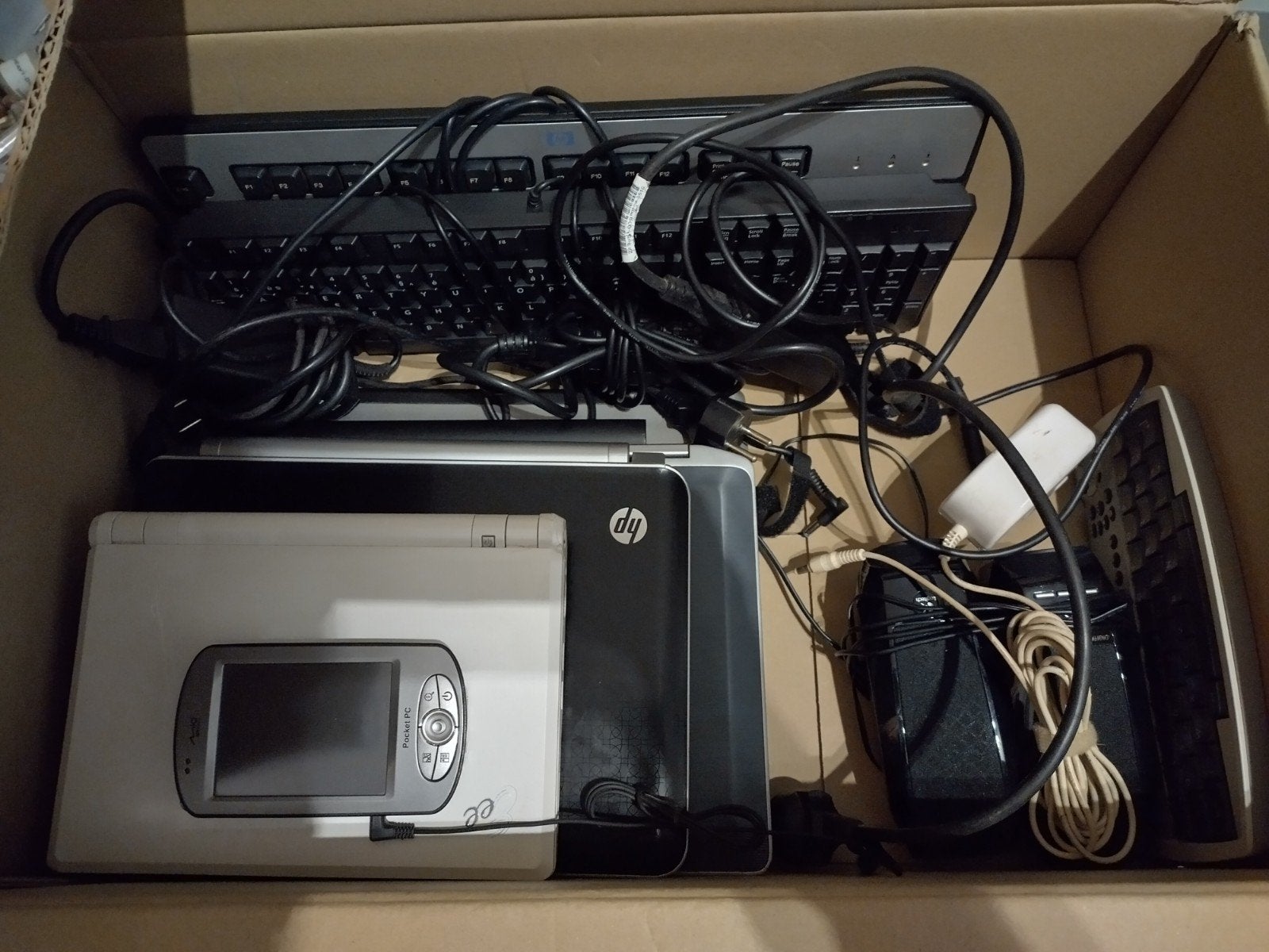 Lot IT-materiaal ( 4 laptops, Dell pc scherm,...), Computers en Software, Ophalen, Azerty, 8 GB