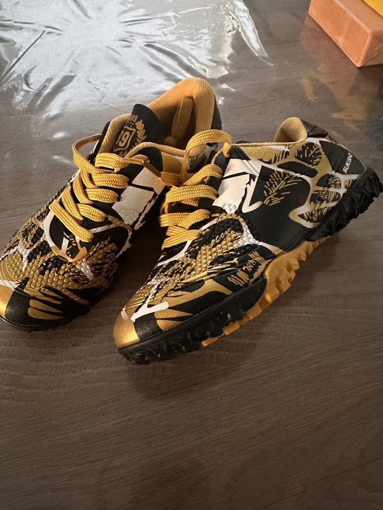 Voetbalschoenen en sportieve schoenen, Enfants & Bébés, Vêtements enfant | Chaussures & Chaussettes, Neuf, Garçon, Enlèvement