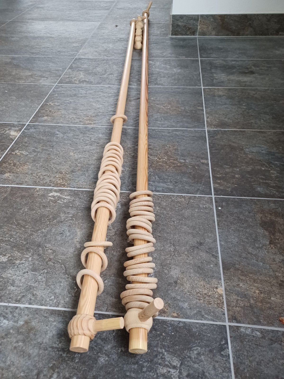 2x gordijnrail hout met bijhorende ringen, Huis en Inrichting, Stoffering | Gordijnen en Lamellen, Nieuw, Overige typen, Bruin