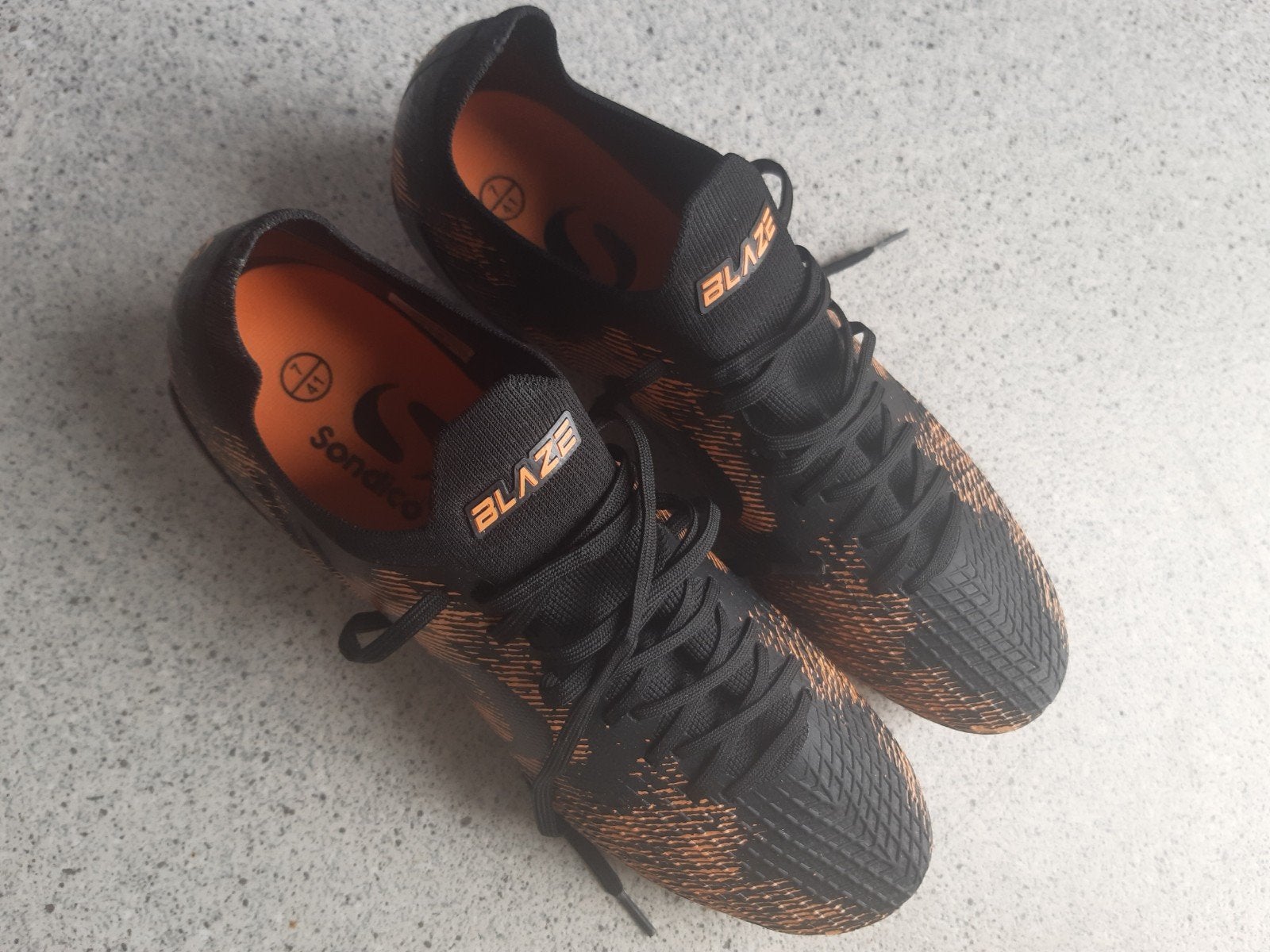 Voetbalschoenen dames, Sport en Fitness, Ophalen, Nieuw, Schoenen