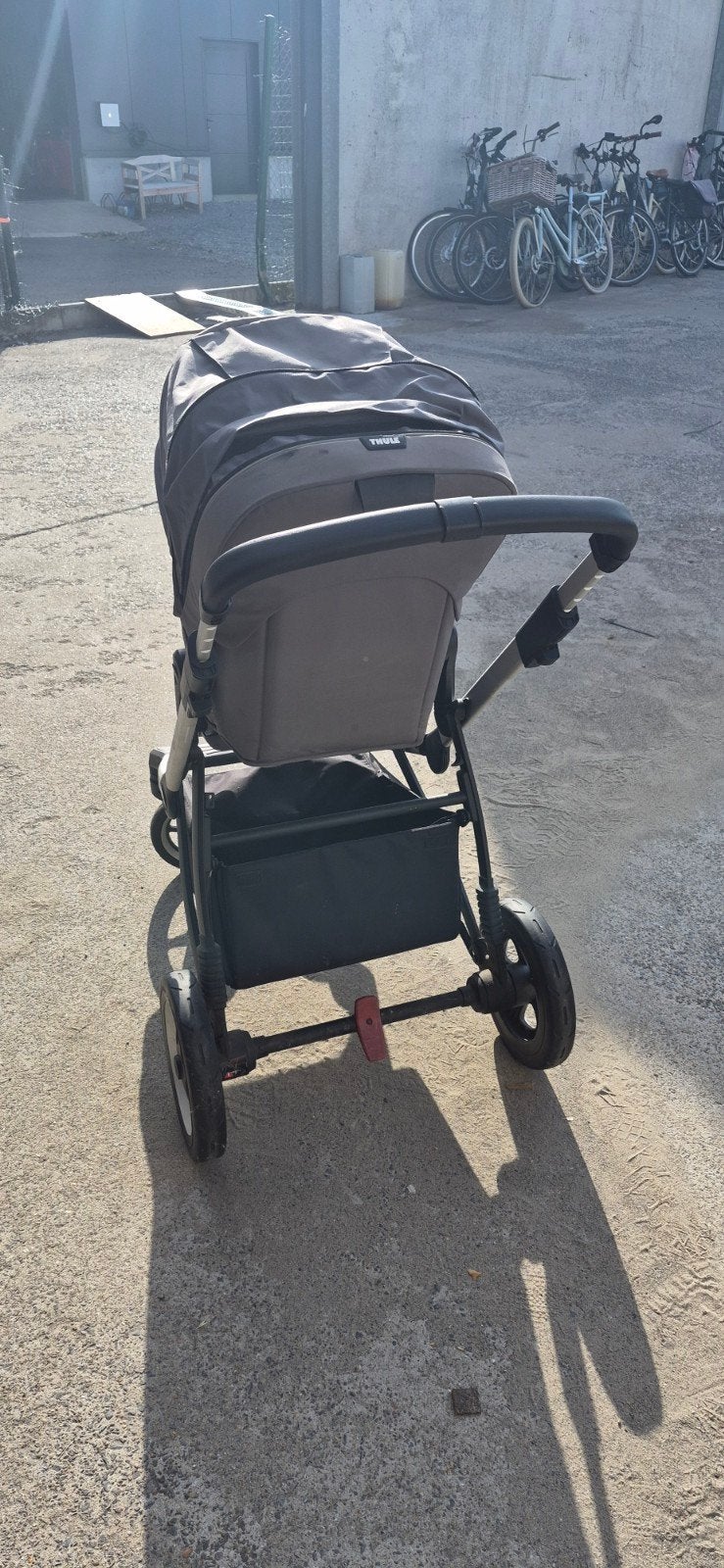 thule kinderwagen, Kinderen en Baby's, Kinderwagens en Combinaties, Gebruikt, Verstelbare duwstang, Ophalen, Kinderwagen
