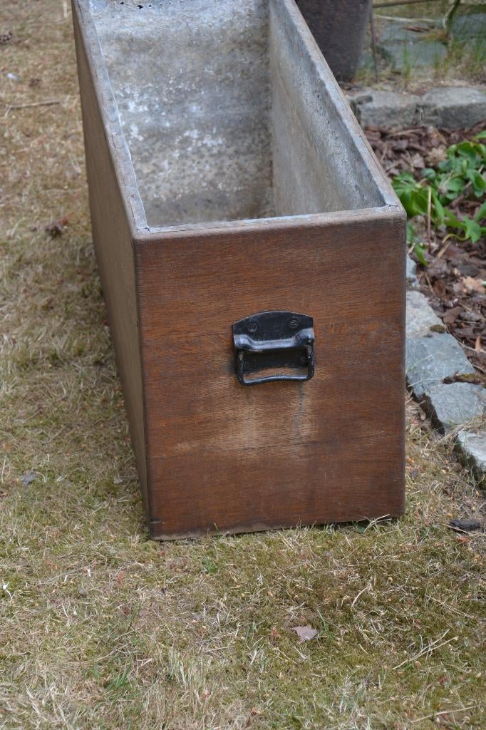 boîte à fleurs ancienne, Enlèvement