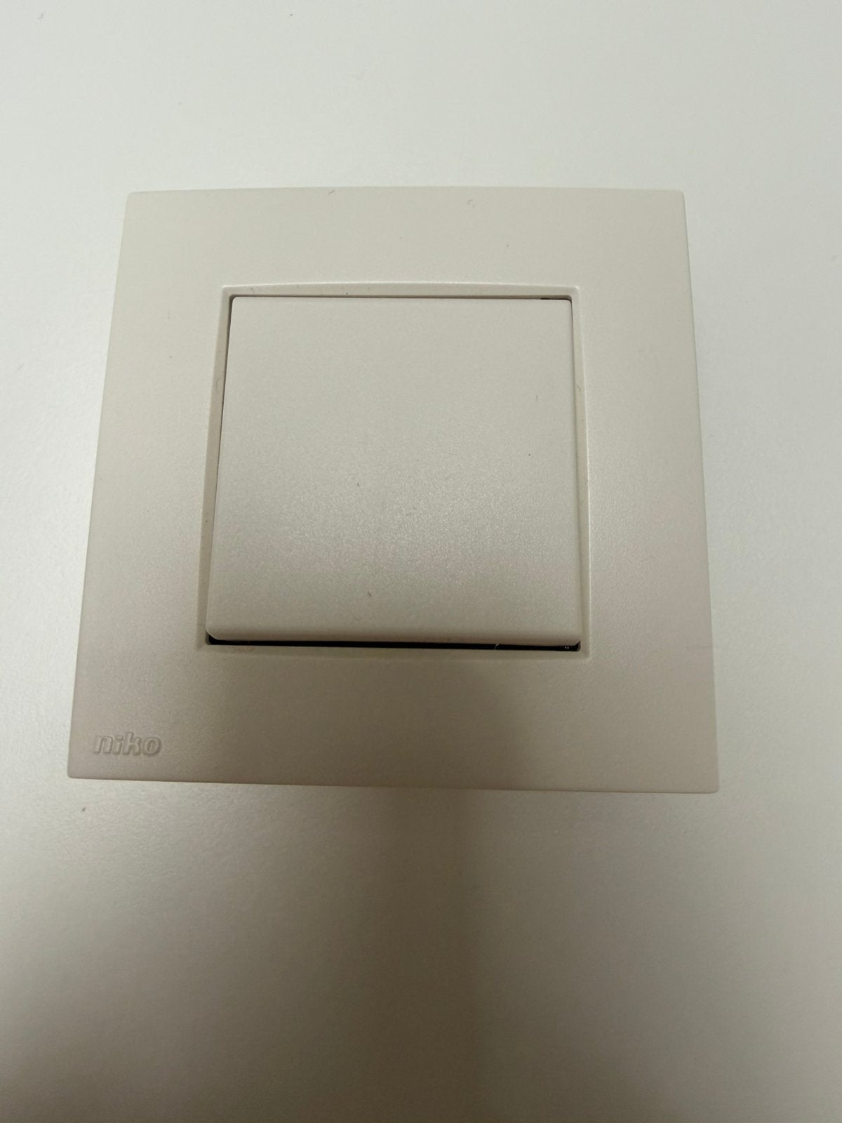 Opbouw drukknop Niko, Enlèvement, Neuf