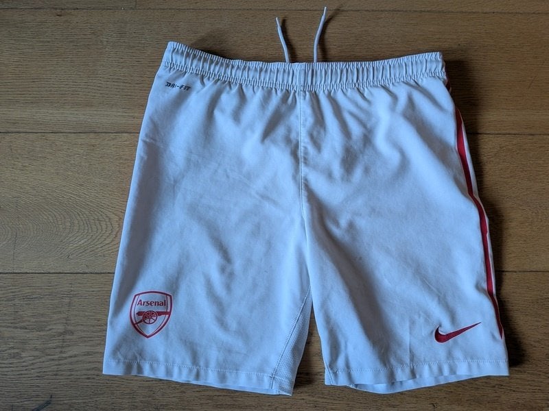 short Nike Arsenal - taille 158 (13 ans), Kinderen en Baby's, Ophalen, Gebruikt, Jongen of Meisje