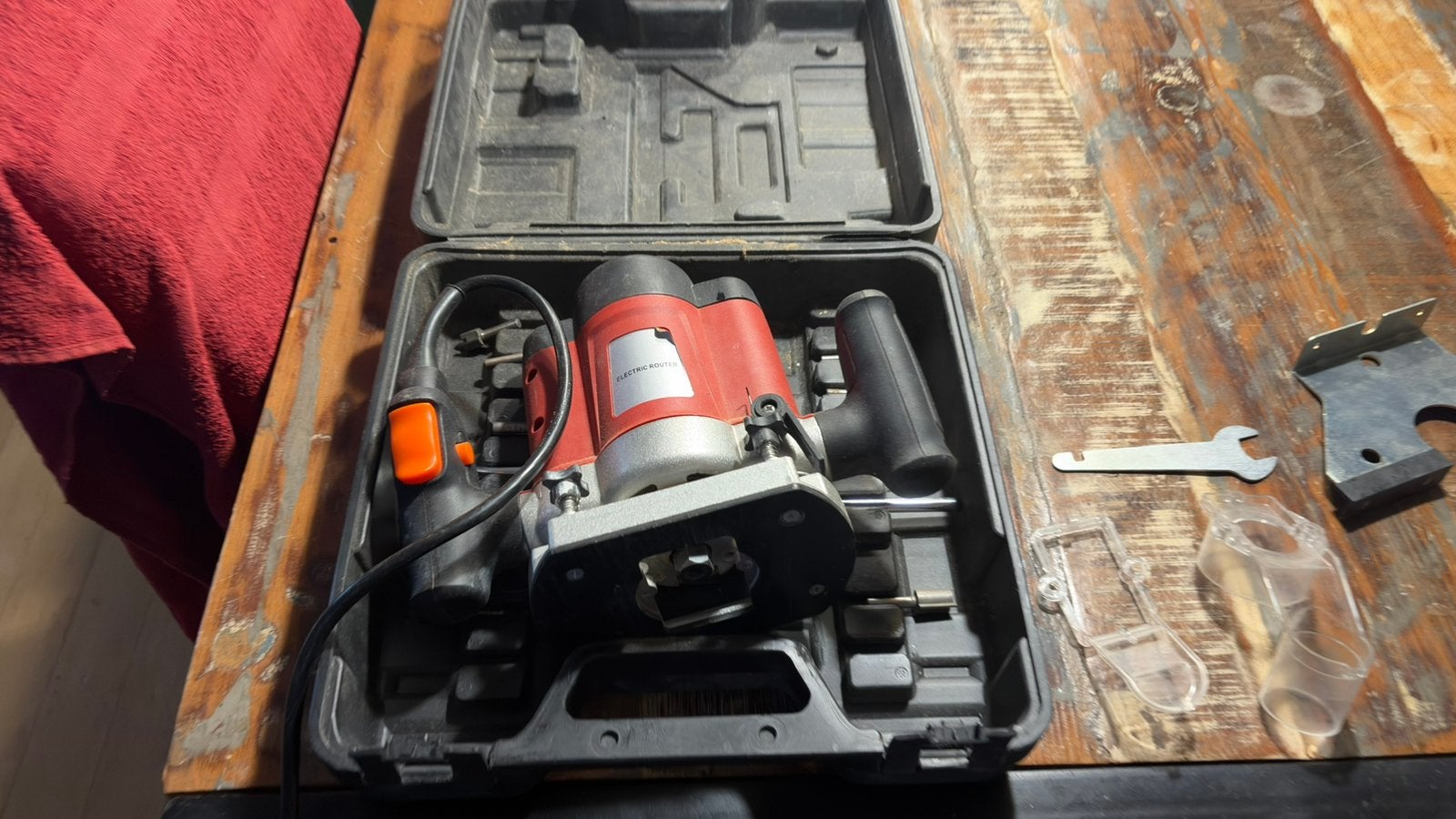 Bovenfrees 1200 W met koffer en frezenset, Ophalen of Verzenden, Zo goed als nieuw