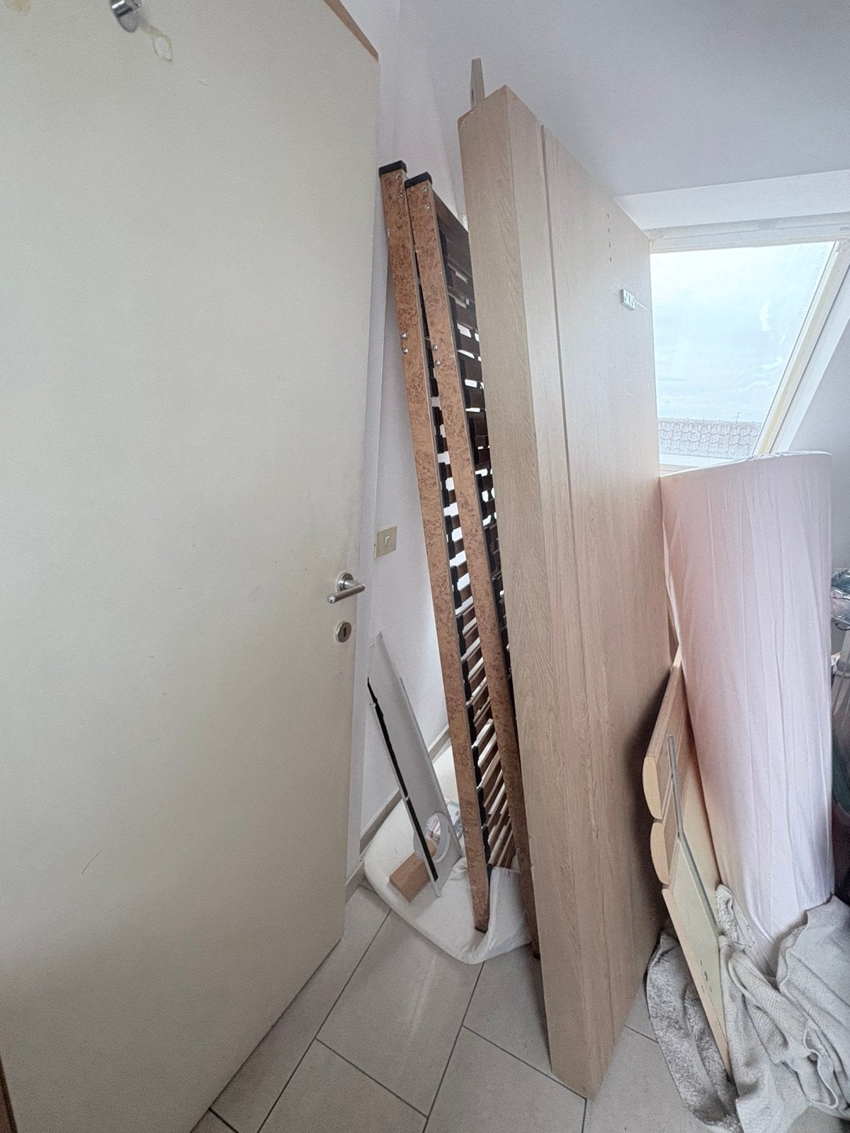Gratis Bed-lattenbodem- bedframe uitschuifbaar, Huis en Inrichting, Ophalen, Hout