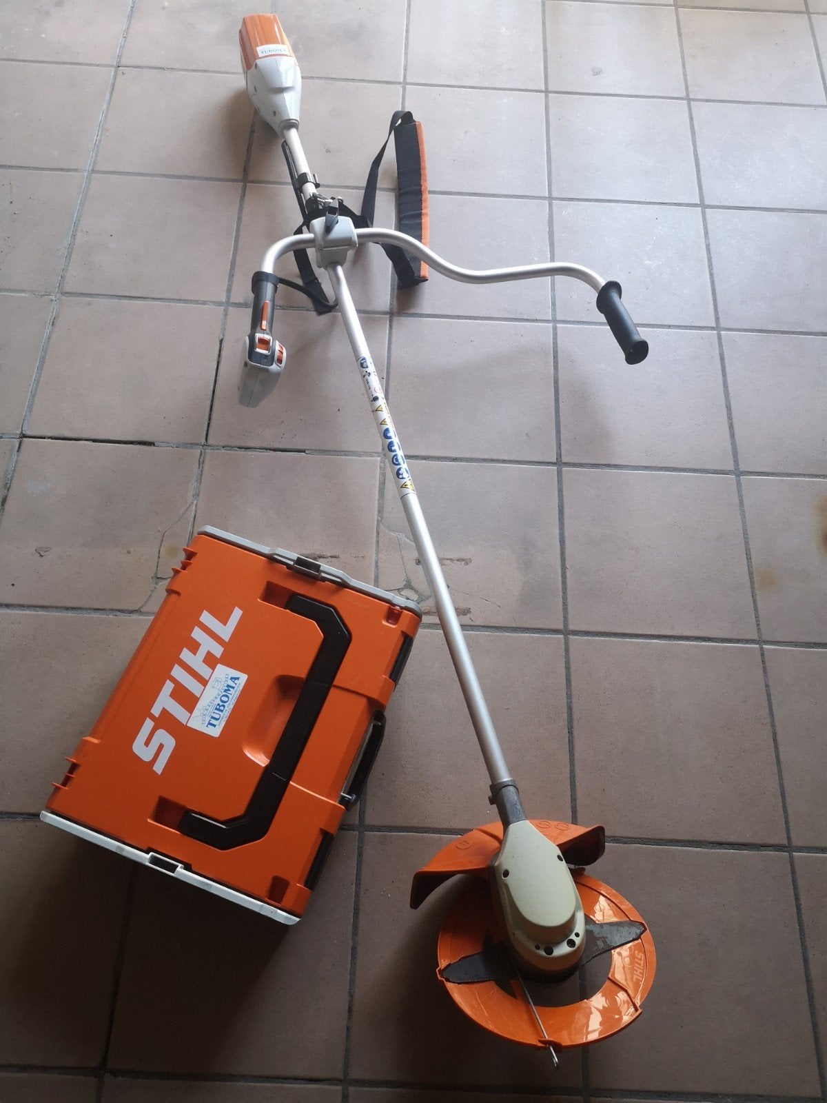 STIHL FSA 90 bosmaaier + 2 accu's en lader, Enlèvement, Batterie