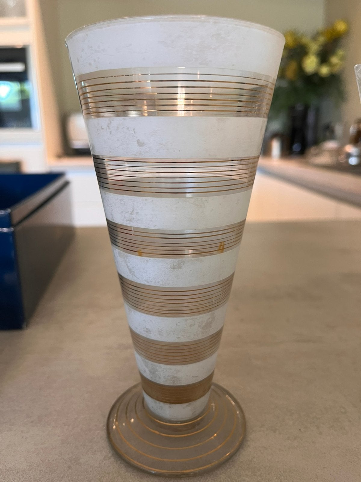 Art deco vaasje in fijn glas, Ophalen