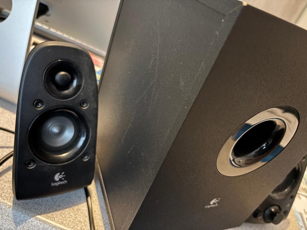 Logitech Z506 enceintes et caisson, Enlèvement