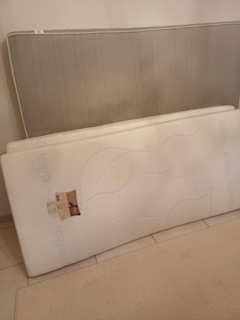 Matelas gratuits, Enlèvement