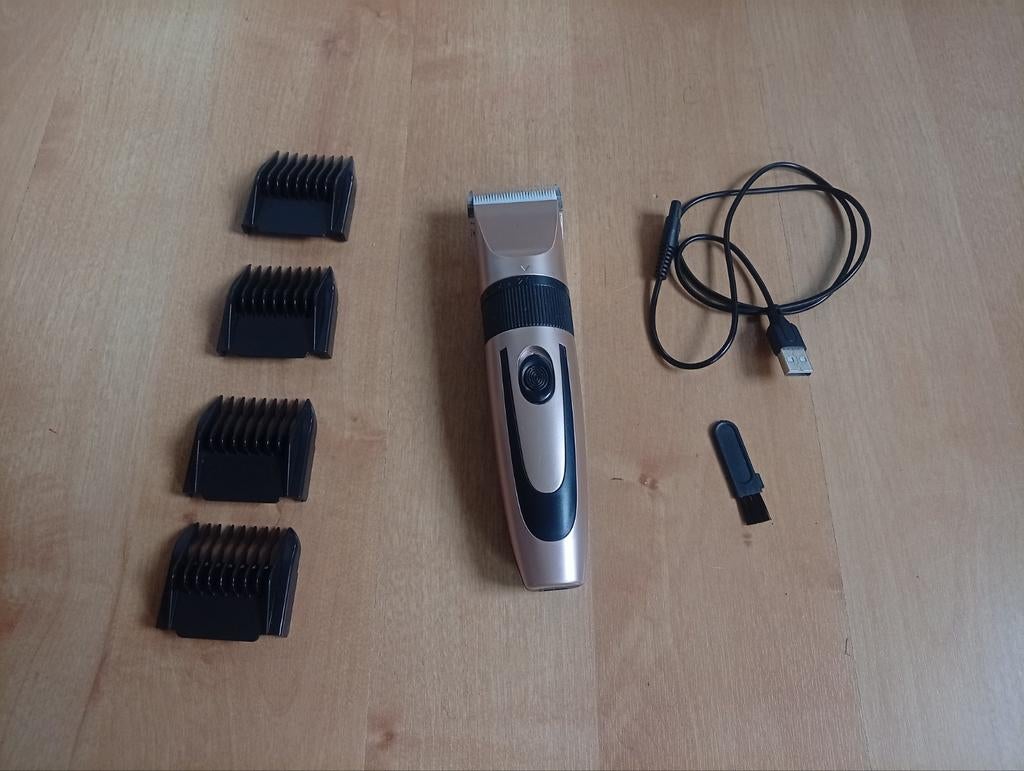 Tondeuse met 4 opzet stukken, Bijoux, Sacs & Beauté, Beauté | Soins des cheveux, Enlèvement ou Envoi, Utilisé, Tondeuse