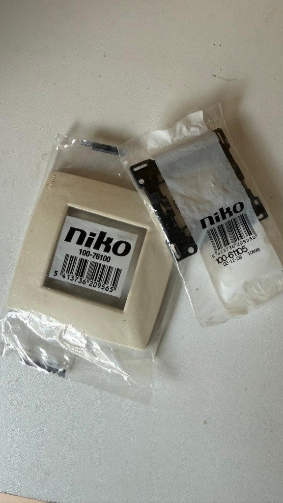 Niko Original Cream | Afdekraam + Centraalplaat | NIEUW, Doe-het-zelf en Bouw, Elektriciteit en Kabels, Nieuw, Schakelaar, Ophalen of Verzenden