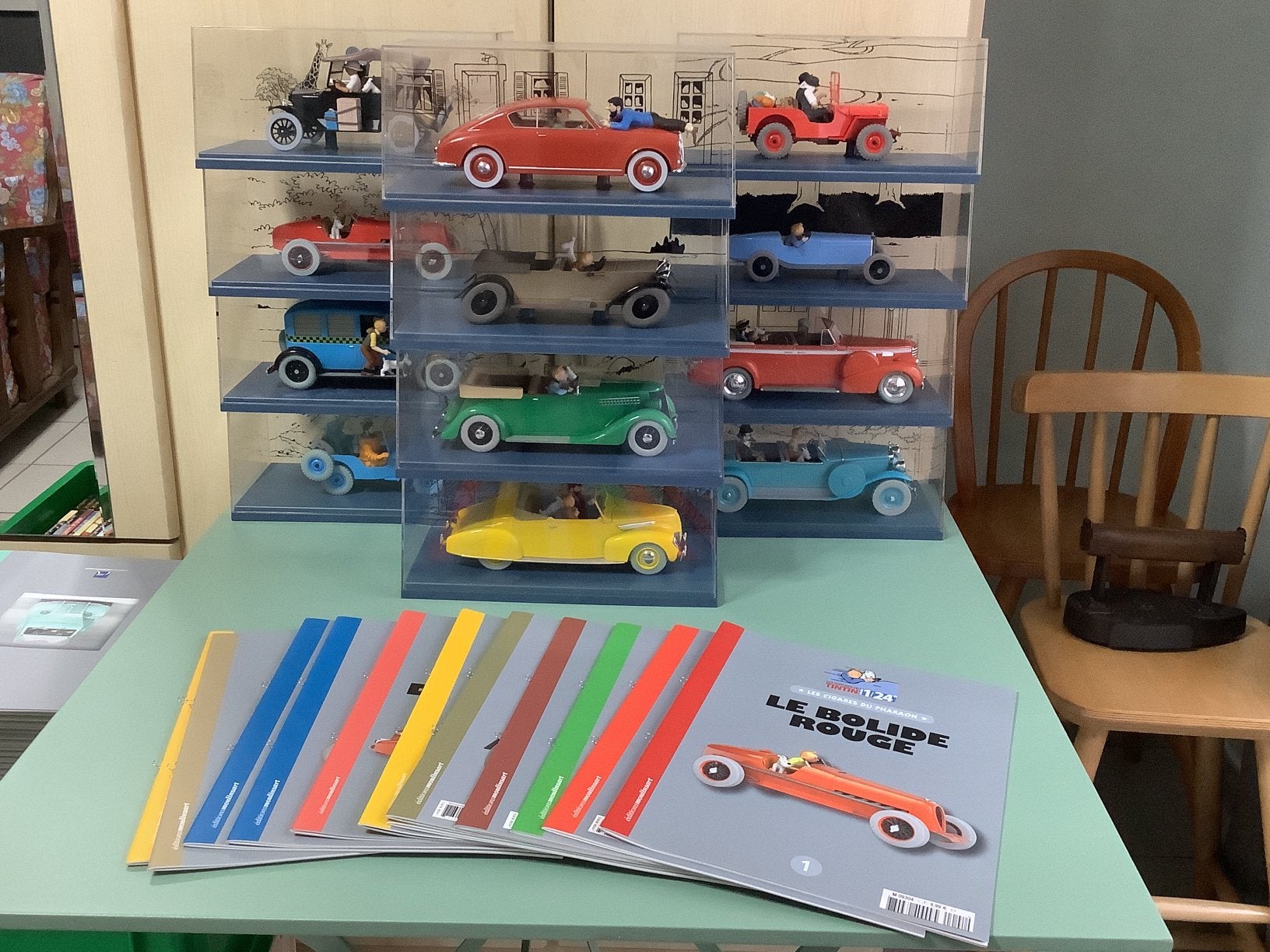 Kuifje Kuifje set van 12 1/24 auto's met Hergé fasicles, Verzamelen, Ophalen, Kuifje, Zo goed als nieuw, Beeldje of Figuurtje