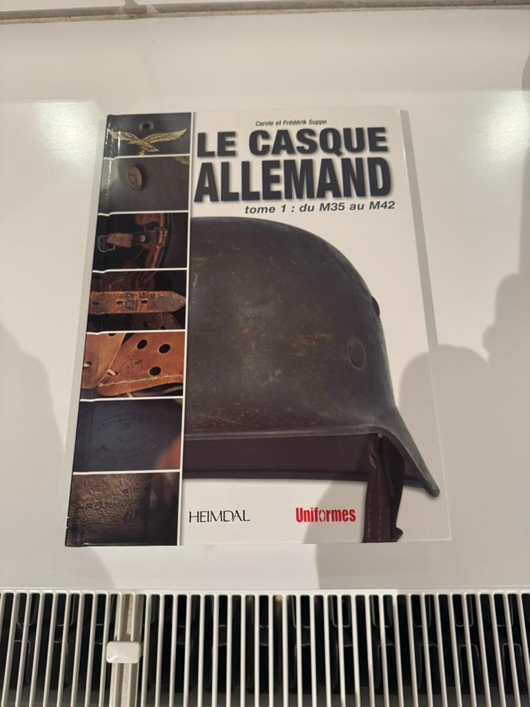 Livre Le casque Allemand, Collections, Enlèvement ou Envoi