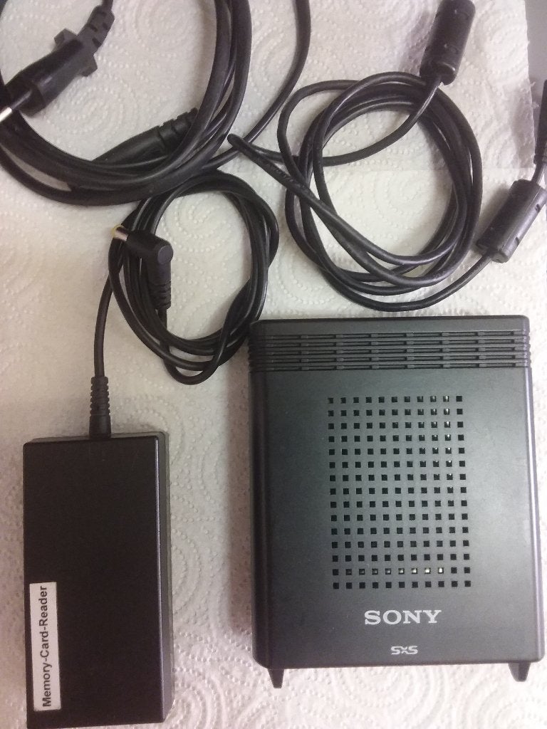 Sony SBAC-US10 SXS memory card reader/writer, Enlèvement ou Envoi, Comme neuf, Autres types, Autres types
