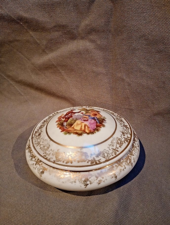Klassiek Vintage Limoges France Doosje, Ophalen of Verzenden