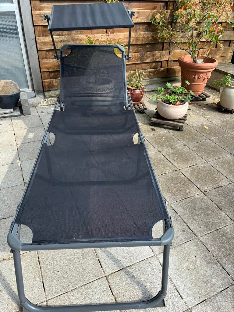 Chaise longue noire pliable avec pare soleil, Enlèvement, Comme neuf, Aluminium, Réglable